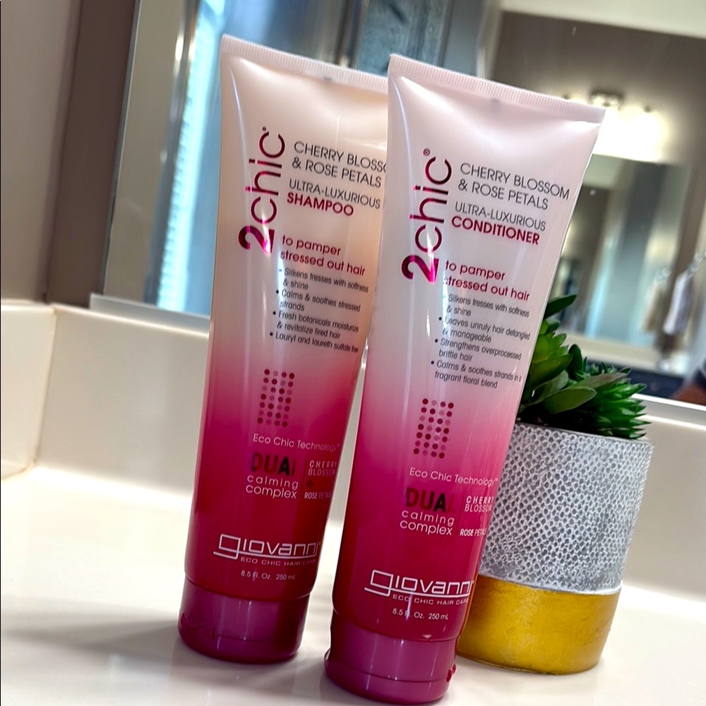 Giovanni 2chic Shampoo and Conditioner Set